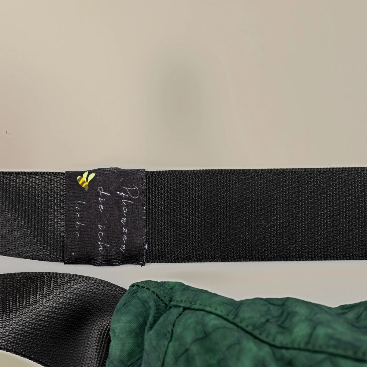 Moonbaq Mini Robinga-Edition Auflage 2 – Gurtetikett Pflanzen die ich liebe mit Biene