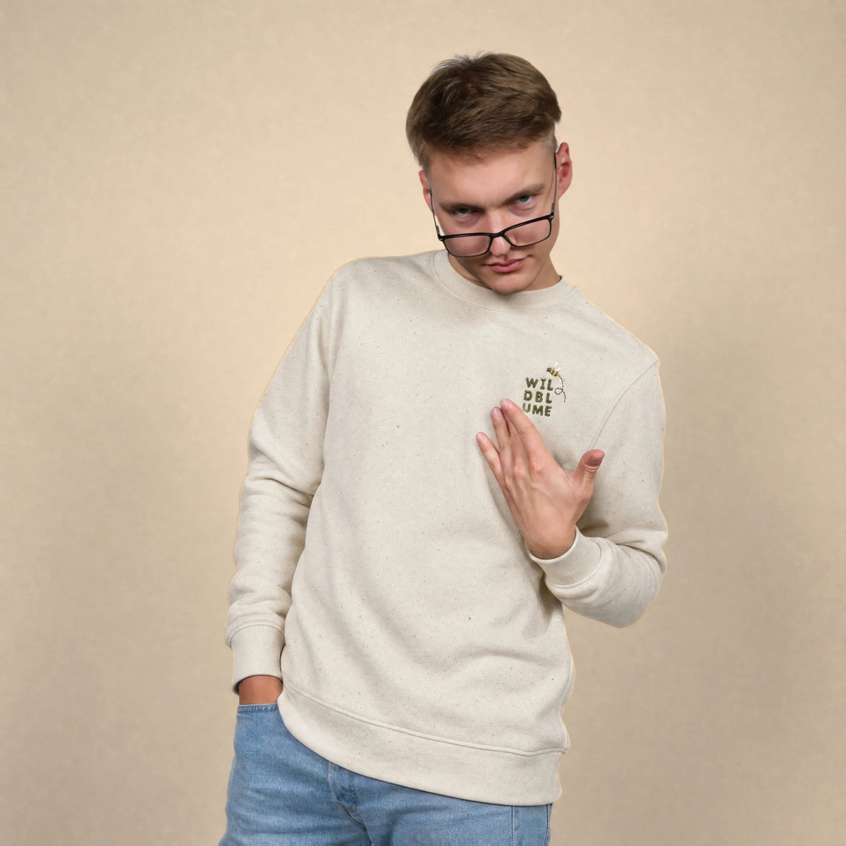 Sweater Robinga-Edition Auflage 2 – getragen, Blick auf die Brustmarke